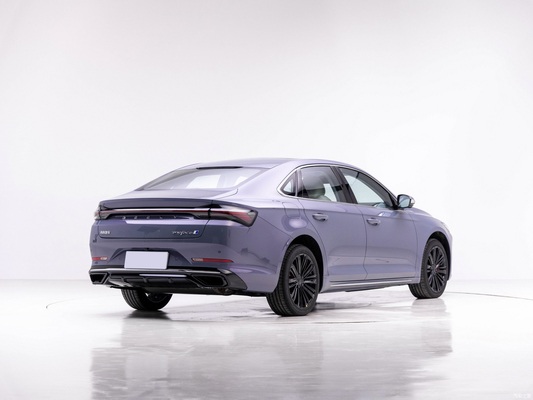 Geely Preface L 1.5TD Hybrid Luxe Sedan avec 4 roues avant et avant 1 arrière 1 radar
