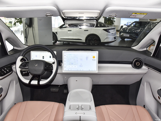 2023MPV ARCFOX KALA Véhicule électrique à 5 portes et 4 places avec 200 kW de puissance moteur et garantie