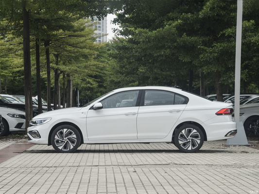 Réglage électrique du siège du conducteur 2023 Bora 200TSI DSG AT Véhicule à combustible compact à 5 places