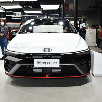 Le modèle 2023 Hyundai Elantra 1.5L CVT LUX Sedan La combinaison parfaite de performance et de performance
