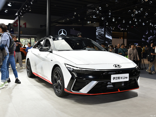 Le modèle 2023 Hyundai Elantra 1.5L CVT LUX Sedan La combinaison parfaite de performance et de performance