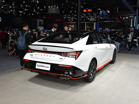 Le modèle 2023 Hyundai Elantra 1.5L CVT LUX Sedan La combinaison parfaite de performance et de performance