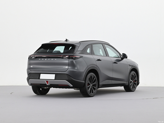 Le puissant ARCFOX Alpha T5 MAX est un SUV purement électrique avec une autonomie de 660 km et une puissance de moteur de 200 kW.