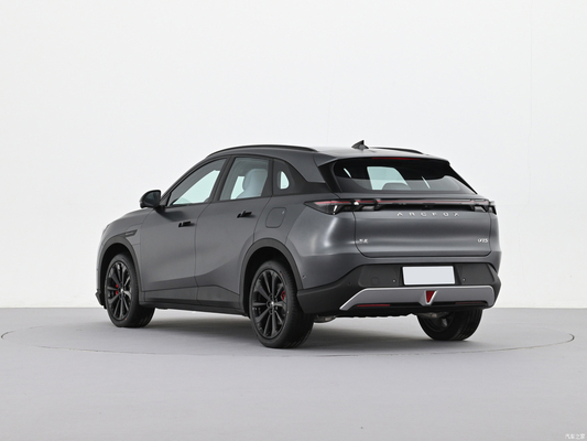 Le puissant ARCFOX Alpha T5 MAX est un SUV purement électrique avec une autonomie de 660 km et une puissance de moteur de 200 kW.