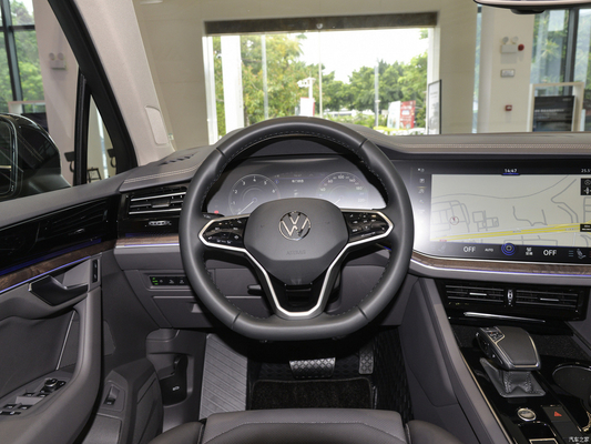 s Top-Performance Touareg 2.0T TSI Édition Ruishang Moyen et Grand VUS à 5 places