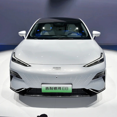 Energy Electric Geely Galaxy E8 voiture 4 portes 5 places avec 200 kW de puissance et intérieur spacieux