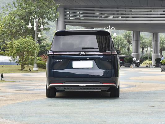 Un véhicule hybride à 5 portes et 7 places de taille moyenne Trumpchi E8 Max PHEV avec une autonomie de 150 km