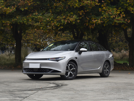 Vitesse maximale de 170 km 2023 Xpeng P5 500 Véhicule énergétique avec structure de carrosserie 4 portes 5 places