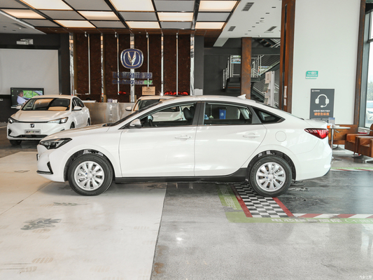 145KM/h Vitesse maximale Changan Eado EV460 Batterie au lithium fer phosphate Véhicule électrique