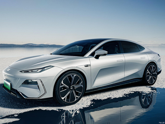 200 kW moteur unique 2024 Geely Galaxy Yinhe E8 665 km Voyage édition de vaisseau spatial