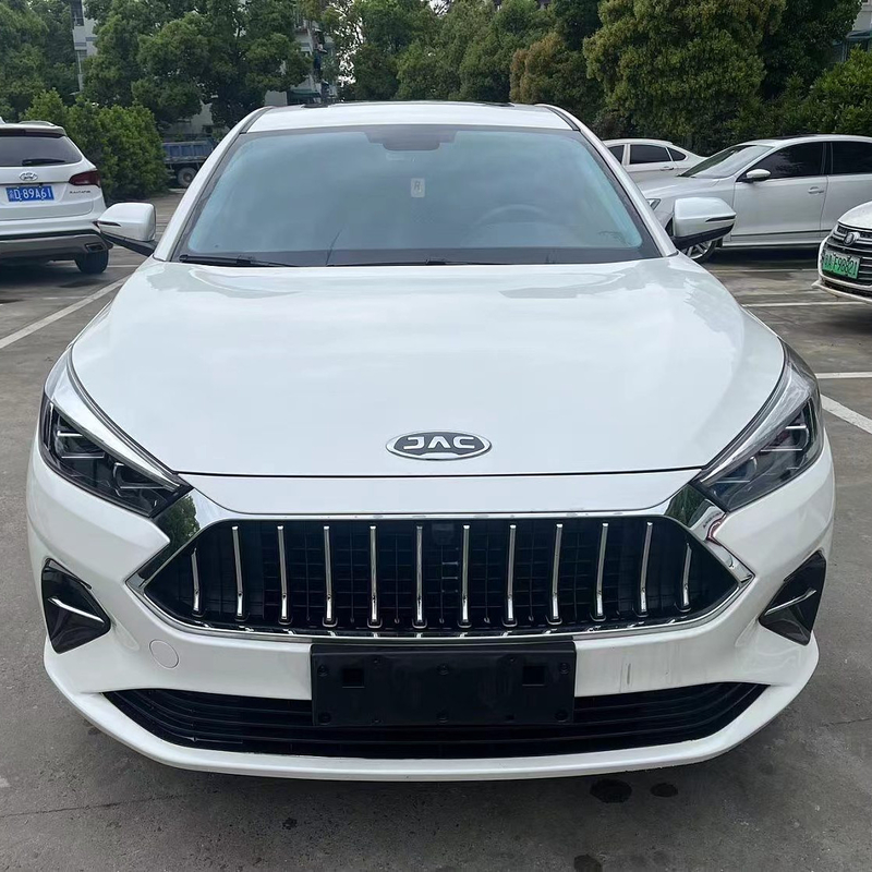 Deuxième main 2020 JAC J7 A5 1.5T 2 roues motrices voiture d'occasion 5 portes 5 sièges 50-80L capacité du réservoir de carburant