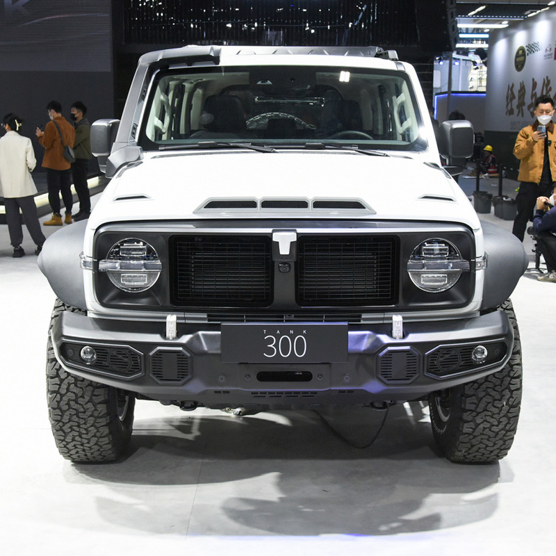 2023 GWM Tank tout-terrain 300 SUV Voiture 2.0T essence 4 roues motrices équipées de phares LED