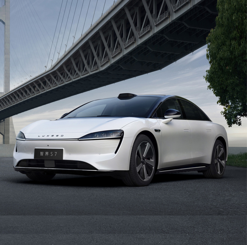 210 KM/h Vitesse maximale Huawei Chery LUXEED S7 Electric Auto Sedan 4 portes 5 places Hybrid
