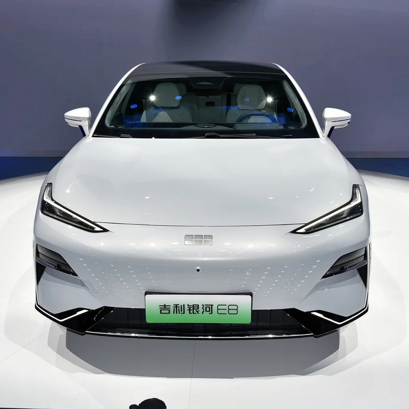 Energy Electric Geely Galaxy E8 voiture 4 portes 5 places avec 200 kW de puissance et intérieur spacieux