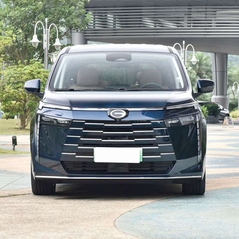 Un véhicule hybride à 5 portes et 7 places de taille moyenne Trumpchi E8 Max PHEV avec une autonomie de 150 km