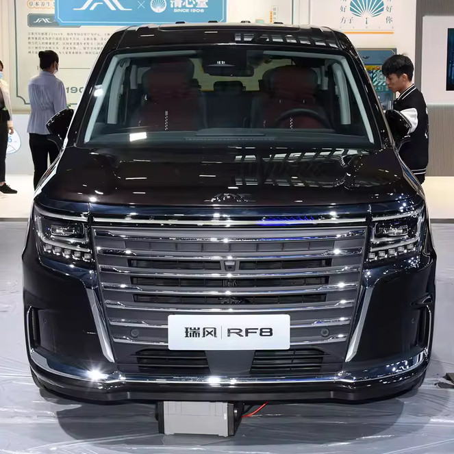 2024 JAC Ruifeng RF8 Smart Edition 2.0T Celle à carburant 5 portes 7 sièges Voiture à essence phare